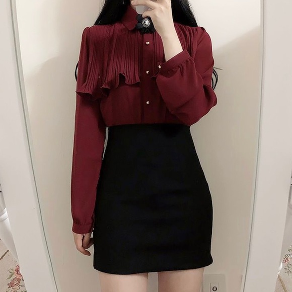 Long-sleeve Ruffled Blouse with Brooch - Picture 3 of 5